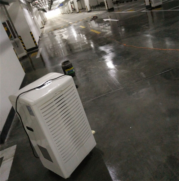 地下室除濕機