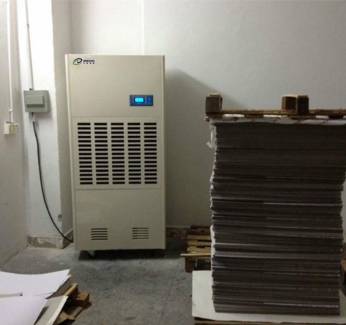 地下室倉庫除濕機